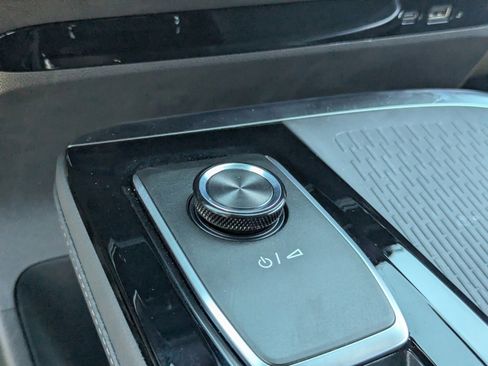 Used 2025 Buick Enclave Sport Touring image 30