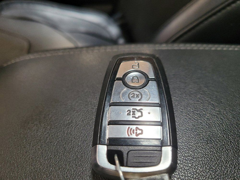 Used 2017 Ford Edge Titanium w/ Equipment Group 301A FWD image 32