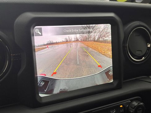 Used 2022 Jeep Gladiator Overland image 16