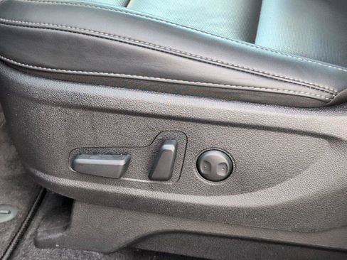 Used 2025 Kia Telluride S FWD image 19