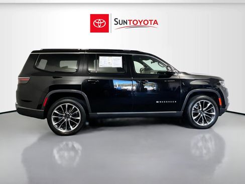 Used 2022 Jeep Wagoneer Series III w/ Premium Group I image 2