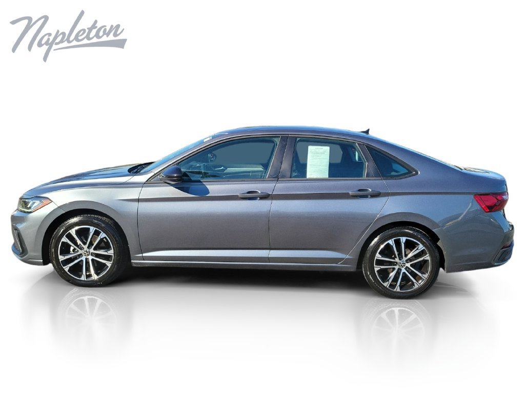 Used 2025 Volkswagen Jetta Sport FWD image 2
