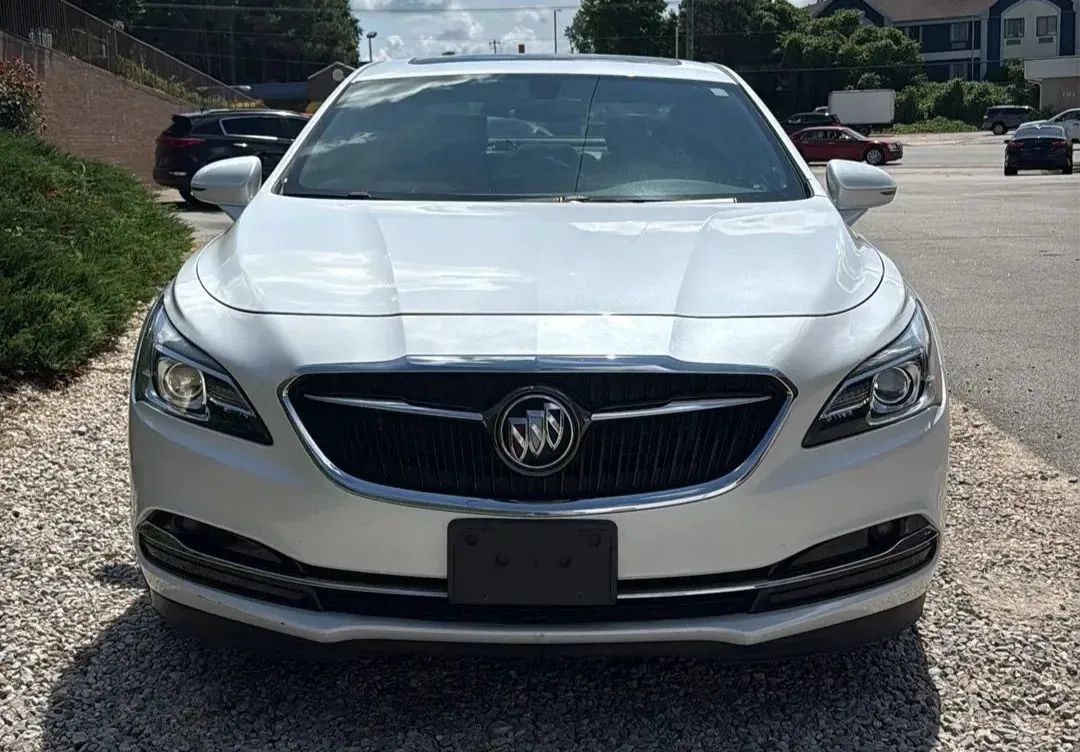 Used 2017 Buick LaCrosse Essence w/ Sun and Shade Package FWD image 4