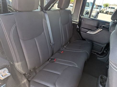 Used 2014 Jeep Wrangler Unlimited Rubicon w/ Connectivity Group AWD/4WD image 13