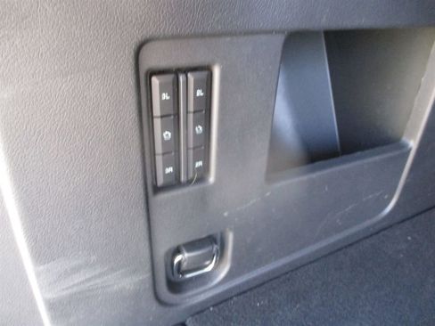 Used 2024 Ford Expedition Max XLT image 6