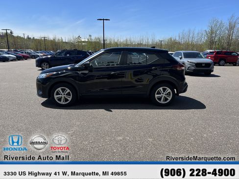 Used 2023 Nissan Kicks S image 3