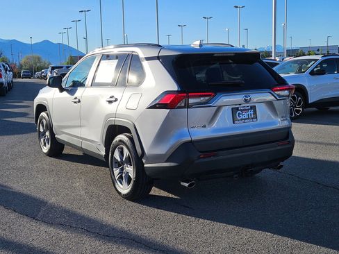 Used 2022 Toyota RAV4 XLE w/ Convenience Package image 5