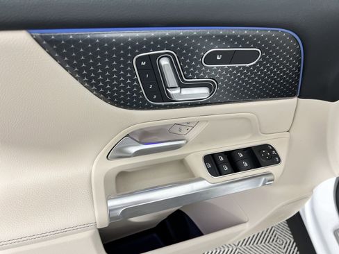 New 2025 Mercedes-Benz GLB 250 image 19