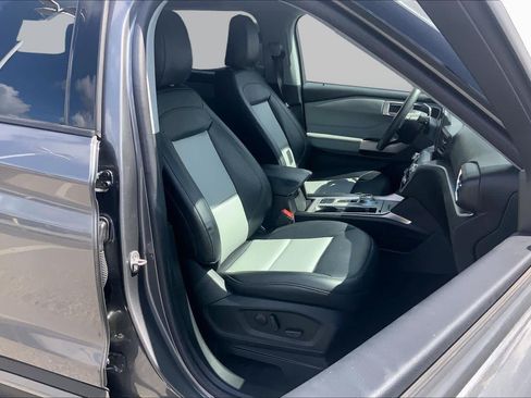 Certified 2023 Ford Explorer XLT w/ Equipment Group 202A RWD image 9