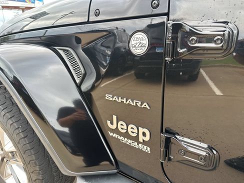 Used 2020 Jeep Wrangler Unlimited Sahara AWD/4WD image 8