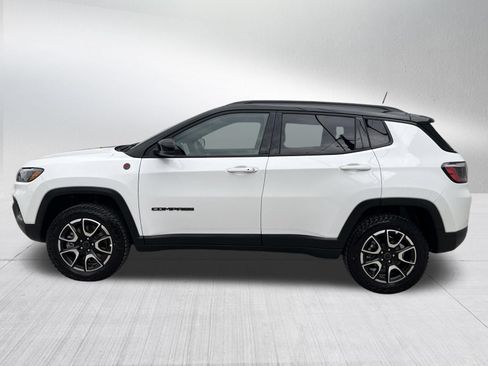 Used 2025 Jeep Compass Trailhawk AWD/4WD image 4
