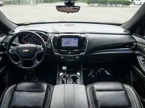 Used 2022 Chevrolet Traverse Premier FWD image 14