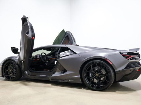 Used 2025 Lamborghini Revuelto image 19