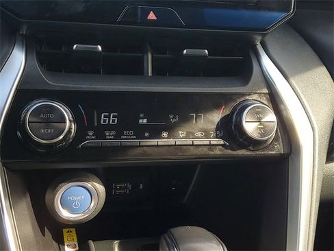 Used 2022 Toyota Venza LE image 20