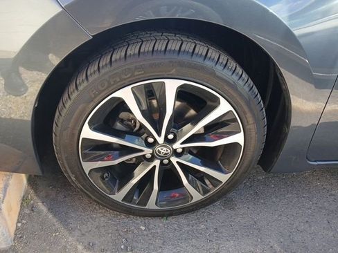 Used 2018 Toyota Corolla SE w/ Carpet Mat Package (TMS) FWD image 3