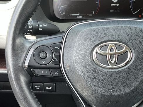 Used 2023 Toyota RAV4 Limited FWD image 12