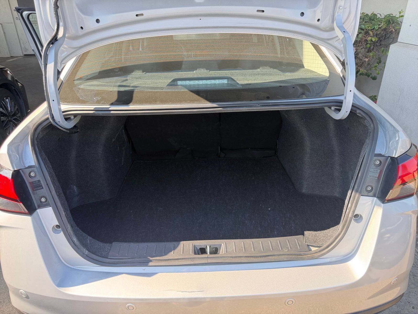 Used 2025 Nissan Versa SV FWD image 30