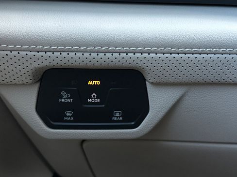 New 2026 Volkswagen Atlas SE image 24