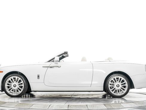 Used 2020 Rolls-Royce Dawn RWD image 6