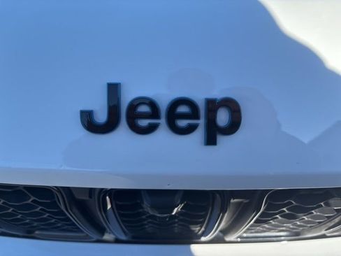 Used 2023 Jeep Grand Cherokee 30th Anniversary AWD/4WD image 40