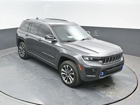 Used 2022 Jeep Grand Cherokee Overland w/ Advanced Protech Group III AWD/4WD image 19