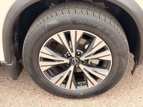 Used 2023 Nissan Rogue SV w/ SV Premium B Package FWD image 9