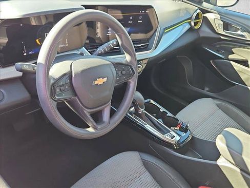 Used 2025 Chevrolet Trax LT FWD image 10