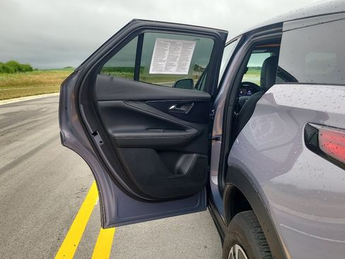 Used 2024 Chevrolet Blazer EV LT AWD/4WD image 34