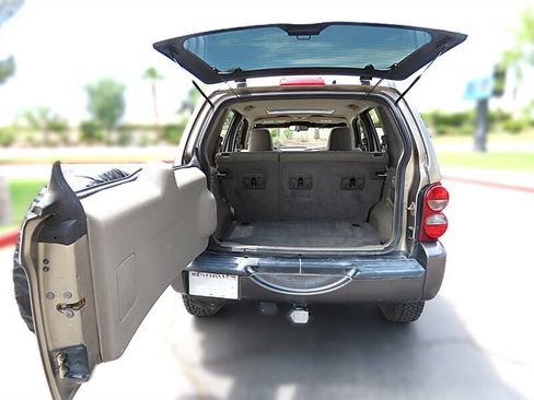 Used 2006 Jeep Liberty Sport AWD/4WD image 29