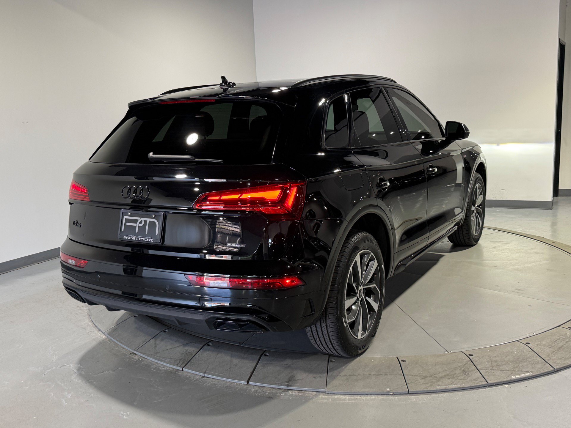 Used 2024 Audi Q5 2.0T Premium w/ Summer of Audi Package AWD/4WD image 8