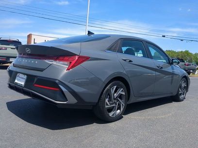 Used 2024 Hyundai Elantra SEL w/ Convenience Package