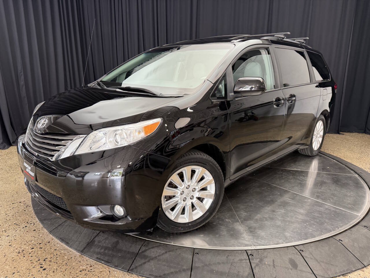 Used 2013 Toyota Sienna XLE AWD/4WD image 3