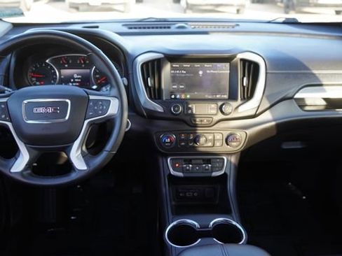 Used 2024 GMC Terrain SLT image 15