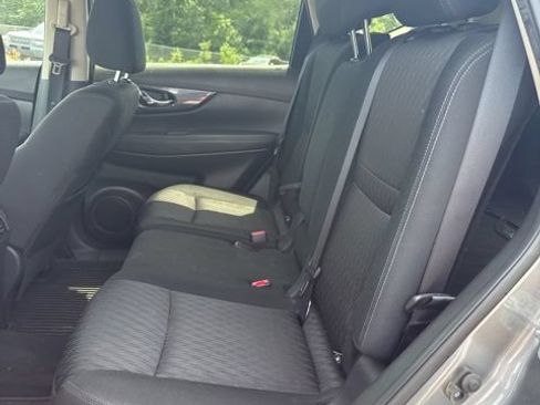 Used 2018 Nissan Rogue SV AWD/4WD image 10