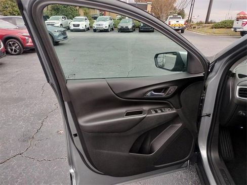 Used 2023 Chevrolet Equinox LT image 29