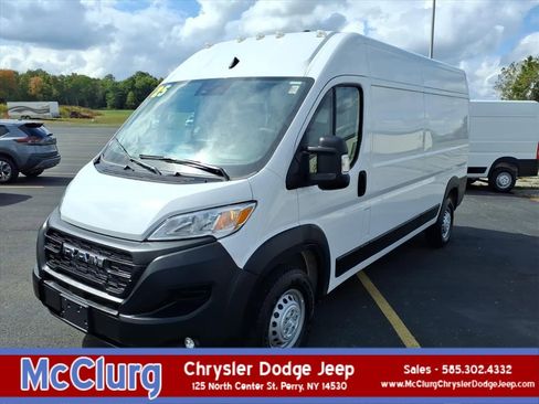 Used 2025 RAM ProMaster 2500 w/ Convenience Group image 1