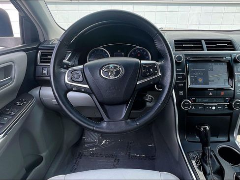 Used 2017 Toyota Camry XLE w/ Moonroof Package FWD image 6