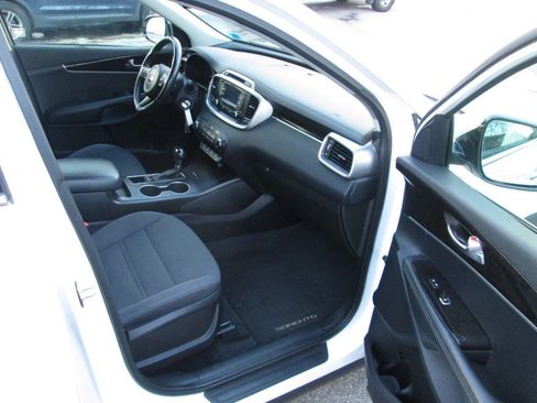 Used 2016 Kia Sorento LX w/ LX Convenience Package image 21