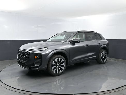 New 2026 Audi Q3 quattro 2.0T AWD/4WD image 1