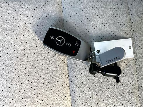 Used 2023 Mercedes-Benz GLS 450 4MATIC image 11