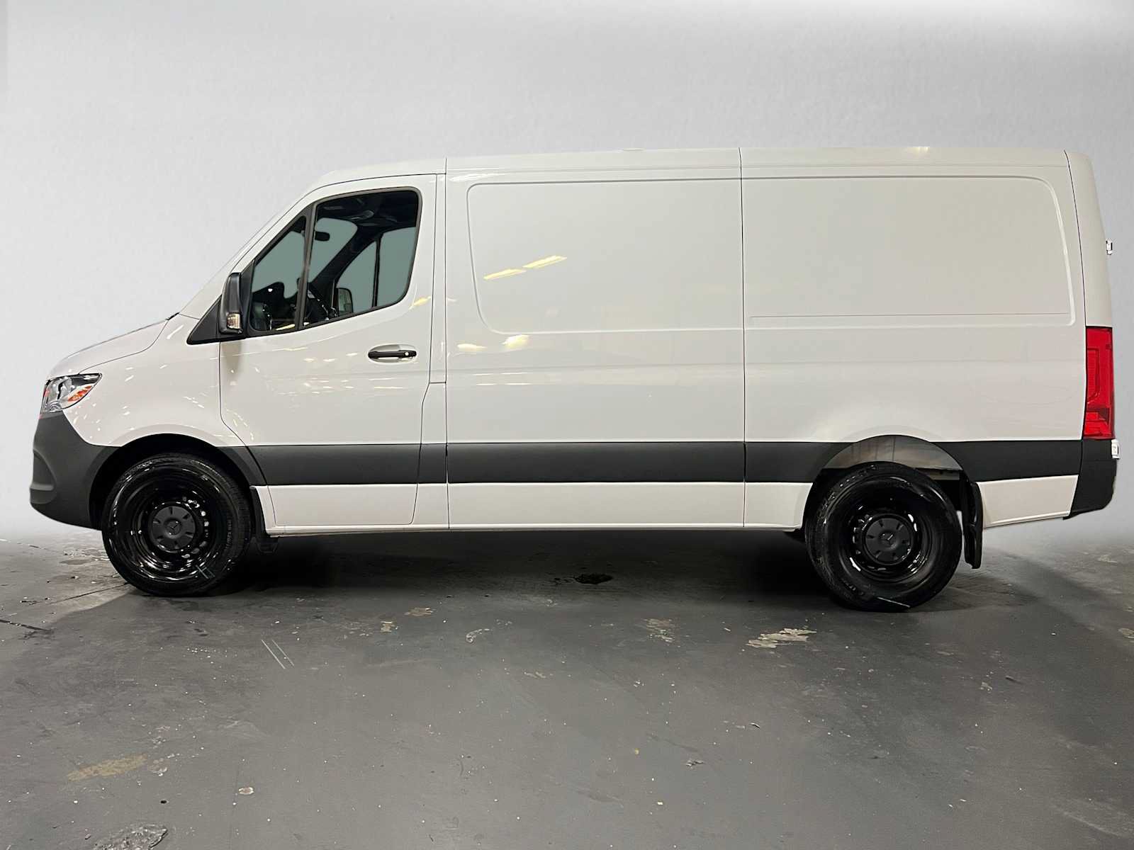 Used 2025 Mercedes-Benz Sprinter 2500 image 6