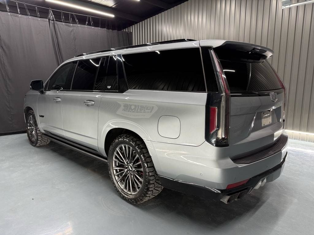 Used 2024 Cadillac Escalade ESV V w/ Heavy-Duty Trailer Package AWD/4WD image 4