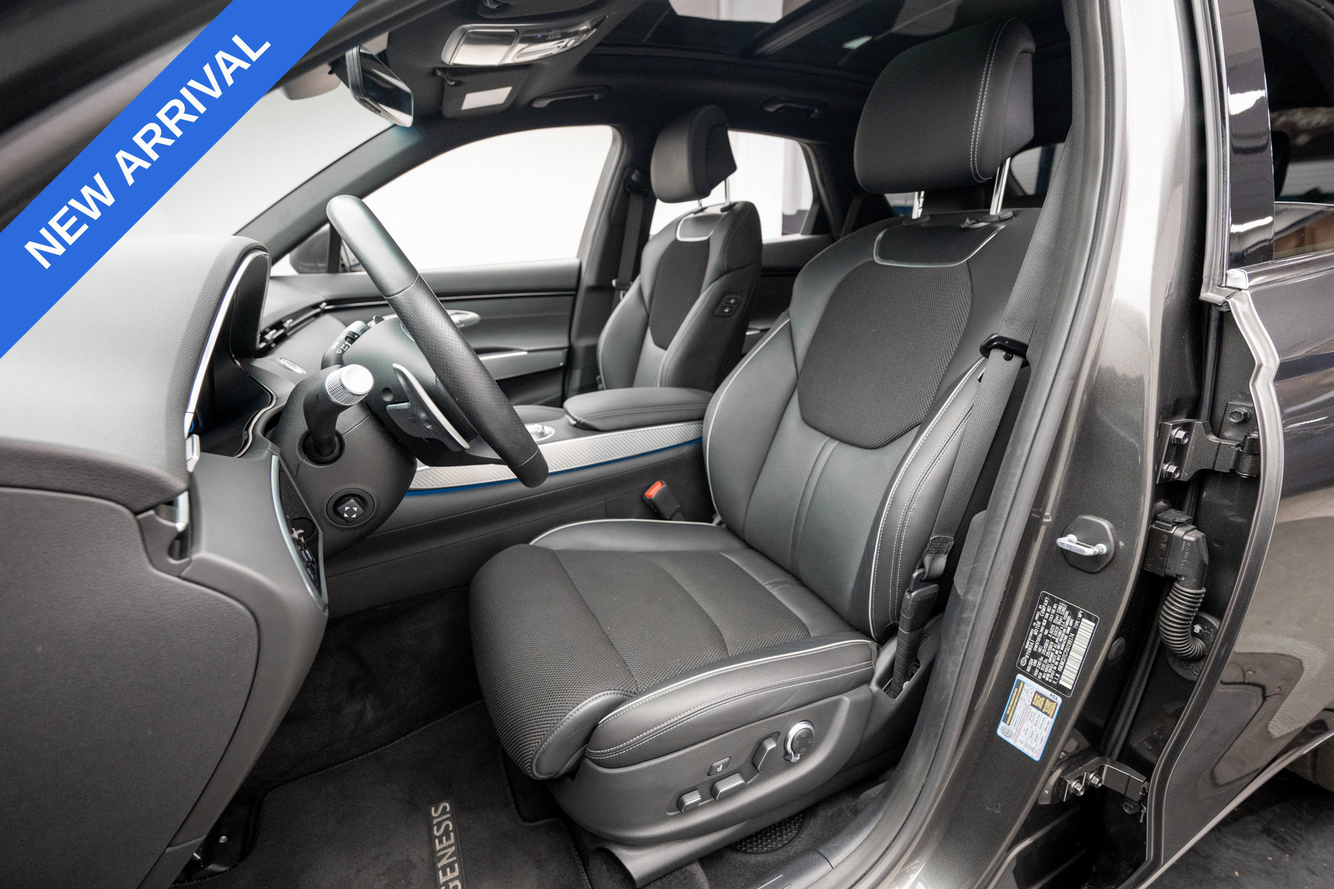 Used 2025 Genesis GV70 3.5T Sport AWD/4WD image 13