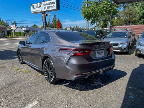 Used 2022 Toyota Camry SE FWD image 2