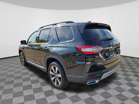 Certified 2025 Honda Pilot Touring image 3