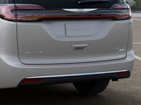 New 2026 Chrysler Pacifica Limited AWD/4WD image 13