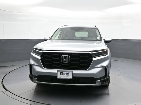 Certified 2023 Honda Pilot Touring image 2