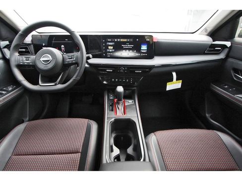 New 2025 Nissan Kicks SR FWD image 9