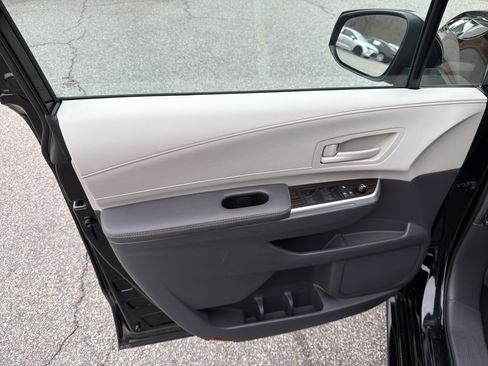 Certified 2024 Toyota Sienna LE image 19