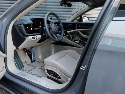 New 2026 Porsche Panamera 4 image 4
